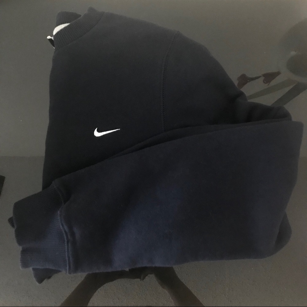 Black Nike pull over sweater